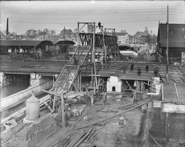 40539 Afbeelding van de werkzaamheden voor de verbreding van de tunnel onder het spoor in de Leidseweg te Utrecht, met ...